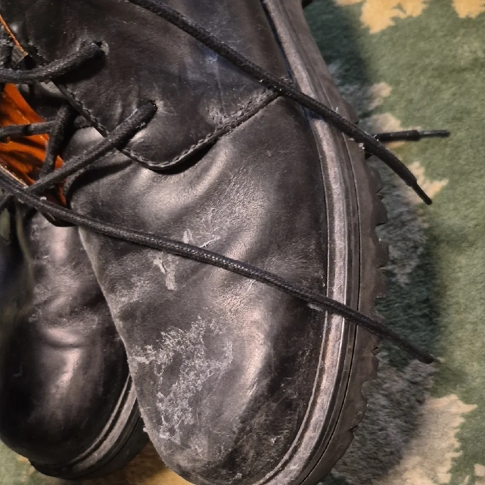 Timberland Black Leather Chukka Boots with Tan Lining
